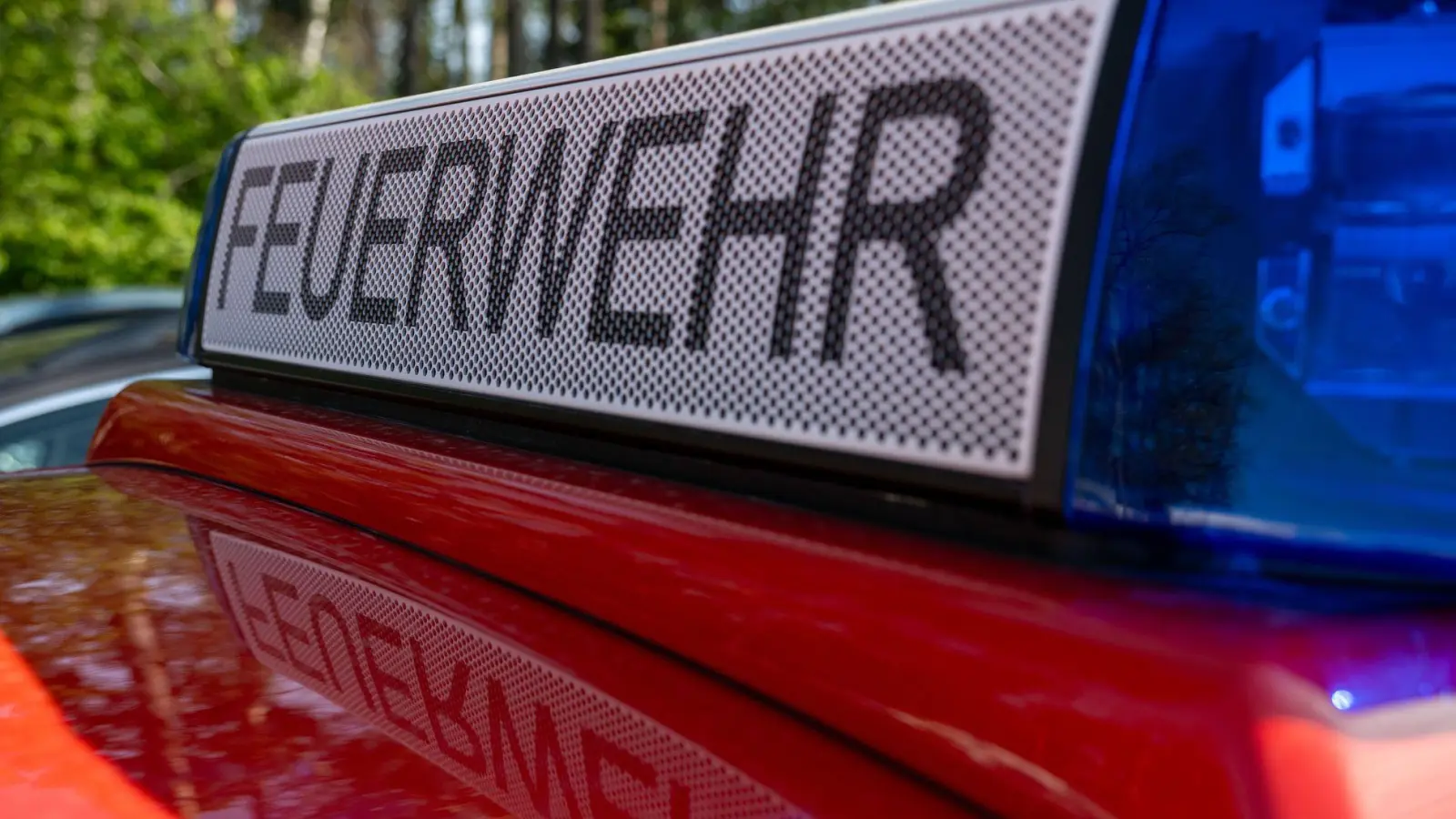 Die Polizei hat nun Hinweise auf eine Brandlegung. (Symbolbild) (Foto: Pia Bayer/dpa)