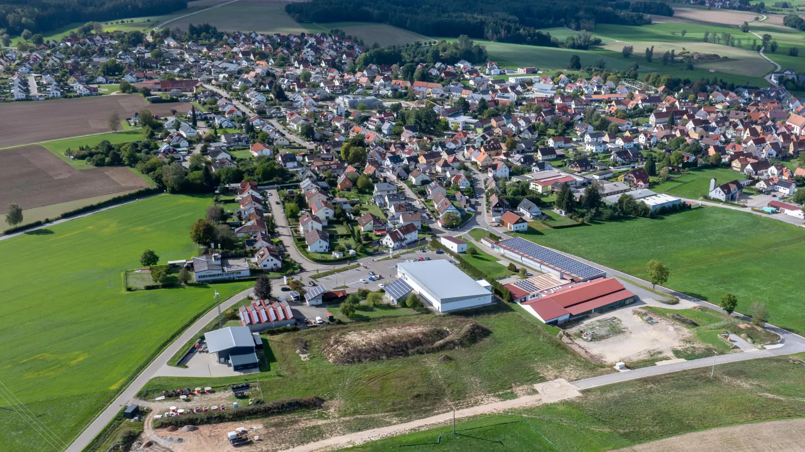 Erntedankzeit bedeutet in Dürrwangen auch Kirchweihzeit. Vom 15. bis 19. Oktober 2026 wird in der Marktgemeinde gefeiert.  (Foto: Timur Buz)
