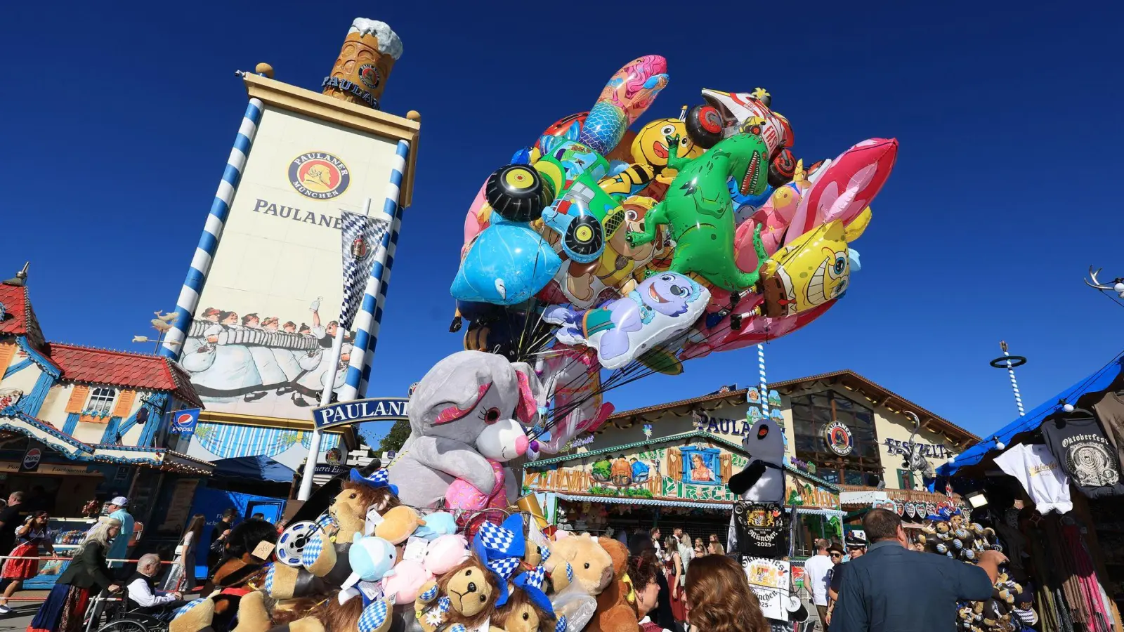 Bei strahlendem Sonnenschein begann das Oktoberfest. (Foto: Karl-Josef Hildenbrand/dpa)