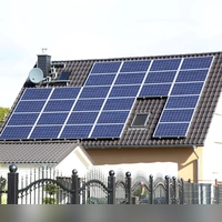 Wer selbst erzeugten Solarstrom speichert und später nutzt, kann den Netzbezug reduzieren und damit die laufenden Stromkosten spürbar senken. (Foto: Nestor Bachmann/dpa-tmn)