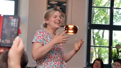 Ermutigte in der Neustädter Brasserie Rizzi alle Frauen, in die Kommunalpolitik einzusteigen: die Fraktionsvorsitzende der Grünen im bayerischen Landtag, Katharina Schulze. (Foto: Johannes Zimmermann)
