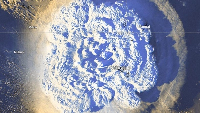 Dieses vom Tonga Meteorological Services veröffentlichte Satellitenbild zeigt den Ausbruch eines unterseeischen Vulkans in der Nähe des Inselreichs Tonga. (Foto: --/AAP Image/Tonga Meteorological Services/dpa)