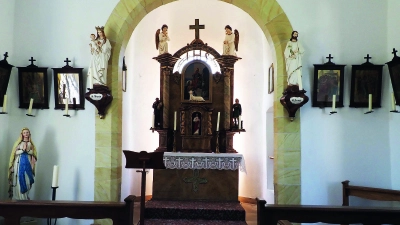 Die Kapelle St. Martin im Oberscheinfelder Ortsteil Oberambach wurde im 19. Jahrhundert auf Initiative der Dorfgemeinschaft errichtet, die sich noch heute für ihre Erhaltung engagiert. (Foto: Bezirk Mittelfranken/Julia Krieger)