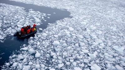 Die Meereisausdehnung in der Antarktis dürfte US-Behörden zufolge in diesem Jahr einen negativen Rekordwert erreichen. (Foto: Natacha Pisarenko/AP)