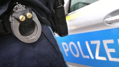 In zwei Apotheken sollen die Verdächtigen die gefälschten Rezepte vorgelegt haben. (Symbolbild) (Foto: Karl-Josef Hildenbrand/dpa)