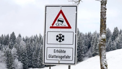 Bei Schnee und Frost kann es auf den Straßen gefährlich werden. (Foto: Sven Hoppe/dpa)