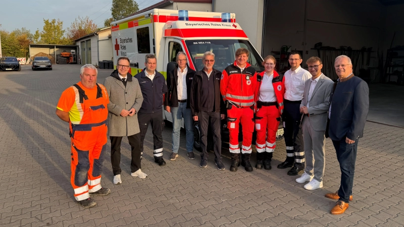 In Diespeck ist ab sofort ein Rettungswagen des Bayerischen Roten Kreuzes stationiert. (Foto: Landratsamt Neustadt/Aisch-Bad Windsheim/Volker Raab)