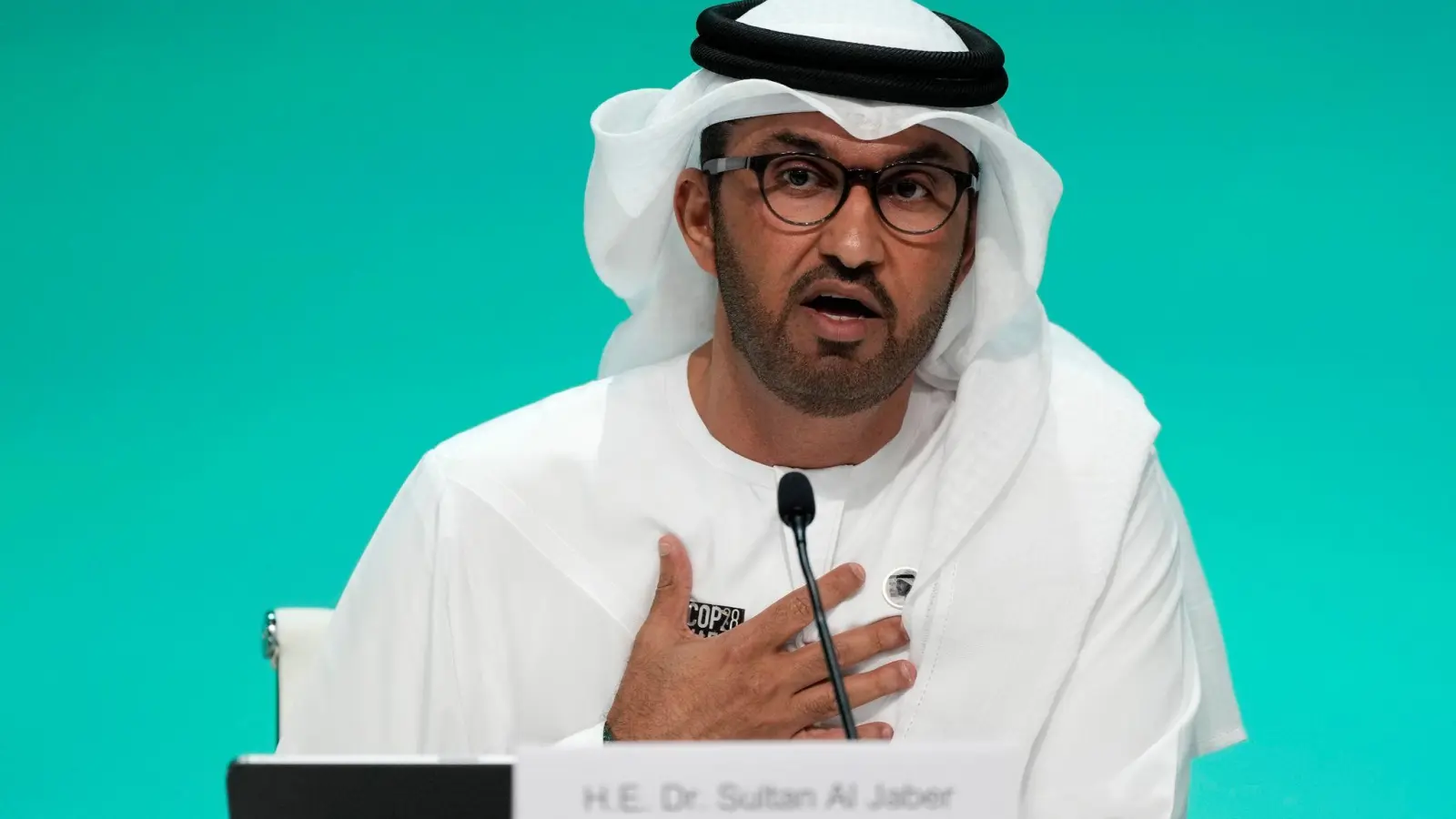 Sultan al-Dschaber, Präsident der Weltklimakonferenz in Dubai und Chef des staatlichen Ölkonzerns Adnoc. (Foto: Kamran Jebreili/AP/dpa)