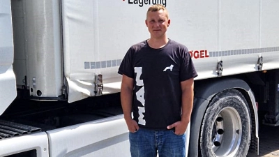 Lkw-Fahrer Dominik Polster ist europaweit für die Spedition Bauer unterwegs. (Foto: Spedition Bauer)
