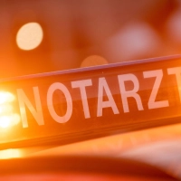 Nach einem Zusammenbruch im Rathaus ist der Bürgermeister von Grafing, Christian Bauer, gestorben. Die Ärzte konnten nichts mehr für ihn tun. (Symbolbild)  (Foto: Lino Mirgeler/dpa)