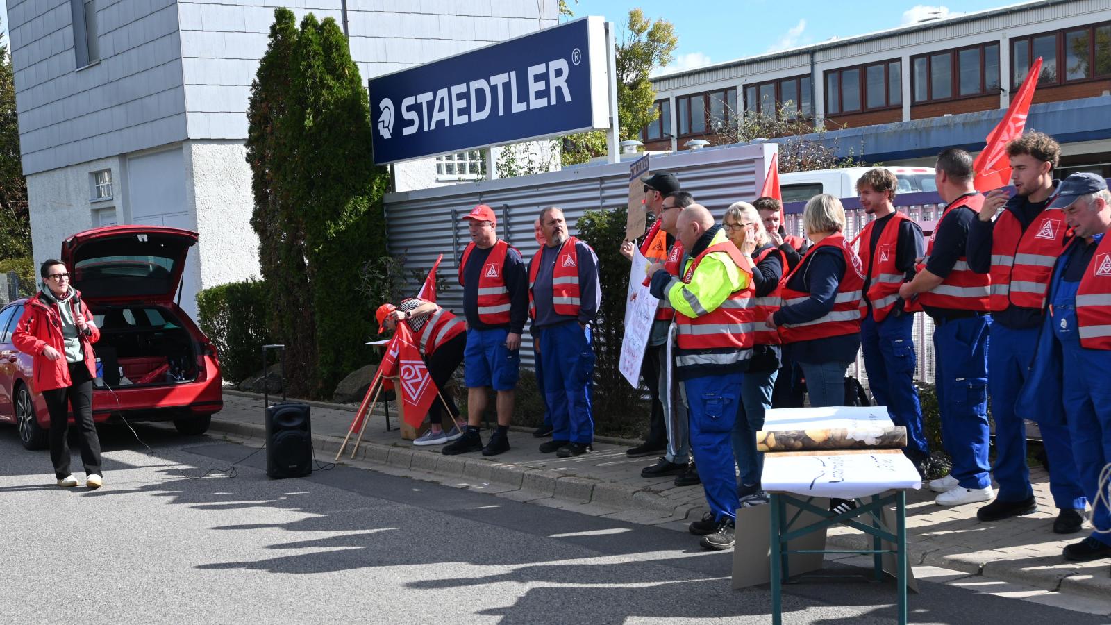 Strike in Sugenheim: Why the Staedtler workforce is taking to the streets