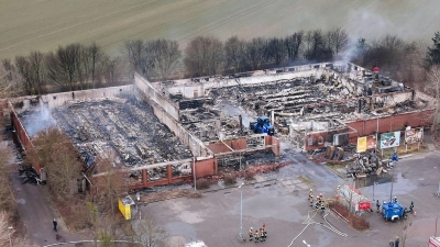 Zwei Jugendliche könnten für den Brand des Supermarktes verantwortlich sein. (Archivbild) (Foto: Michael Ukas/dpa)