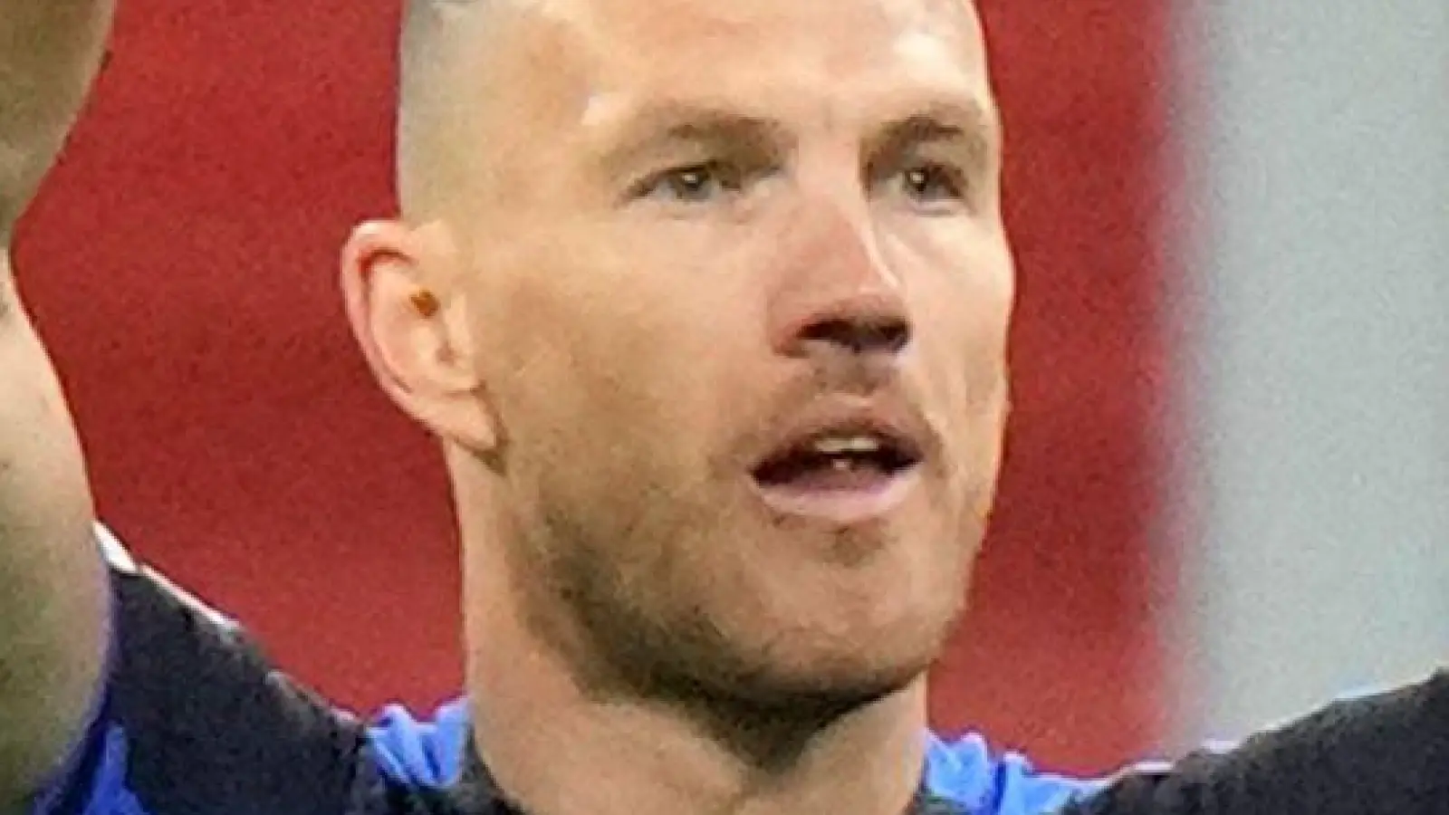 Kehrt Edin Dzeko nach Deutschland zurück? (Archivbild) (Foto: Luca Bruno/AP/dpa)