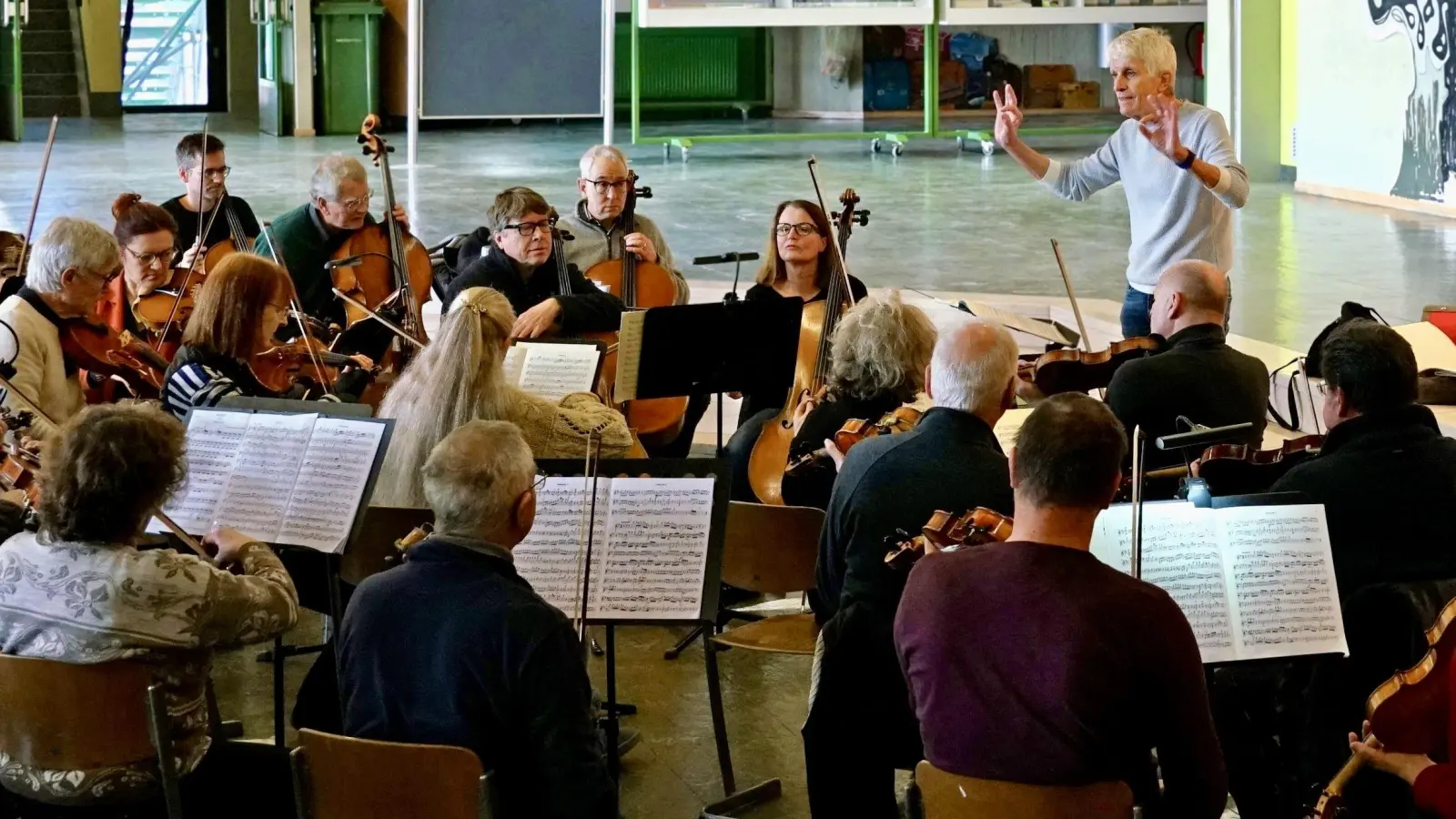 Bei der Probe mit dem Ansbacher Kammerorchester: Karl-Friedrich Beringer (Foto: Elke Walter)