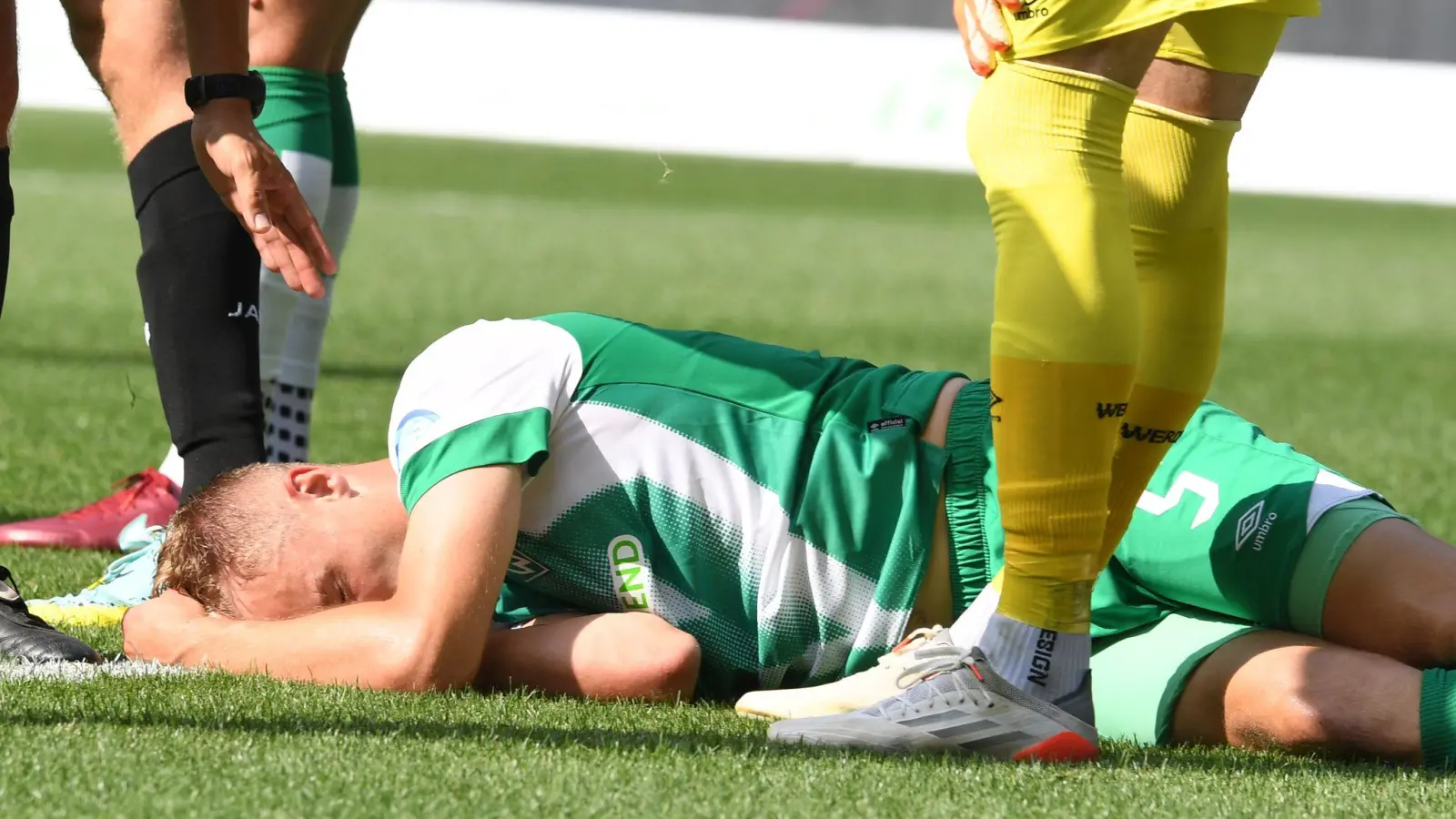Werders Amos Pieper hatte im Spiel gegen den VfB Stuttgart eine Schädelprellung erlitten. (Foto: Carmen Jaspersen/dpa)
