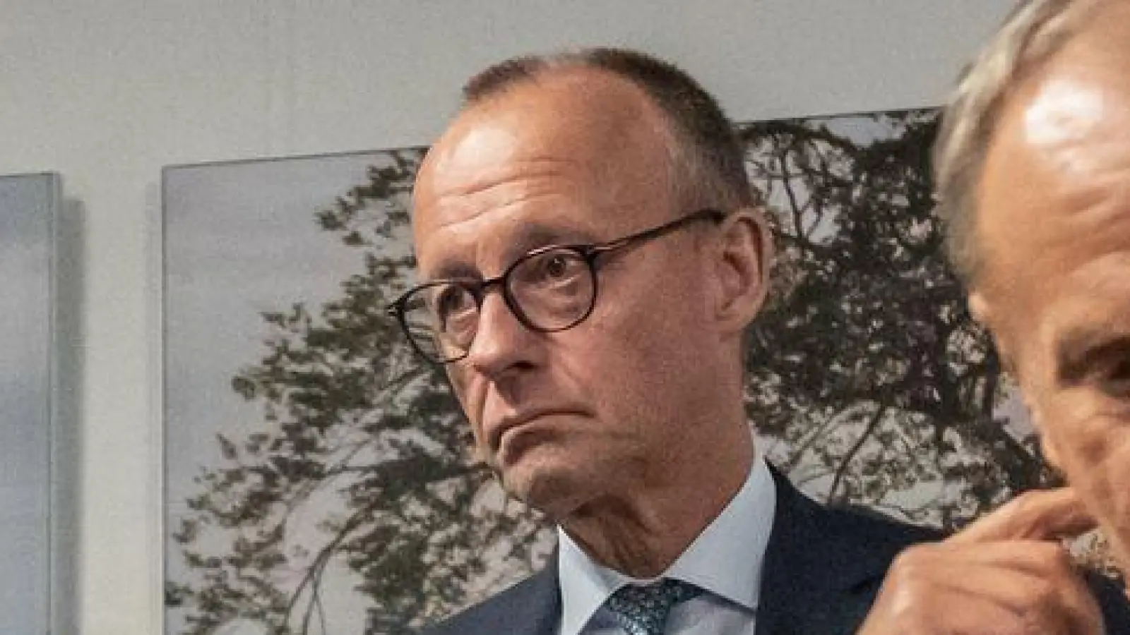 Wie geht es weiter mit der Unterstützung für die Ukraine? Für Kanzler Merz und die anderen Staats- und Regierungschefs der EU-Länder ist das kein leichtes Thema. (Foto: Michael Kappeler/dpa)