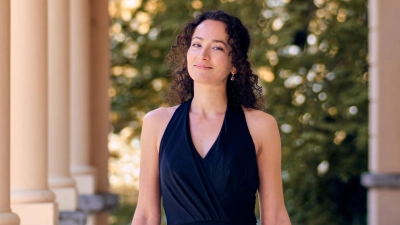 Tritt am Donnerstag, 16. Oktober, im Ansbacher Onoldiasaal mit Korngolds Violinkonzert auf: die Geigerin Martina Trumpp. (Foto: Martin Rothe)