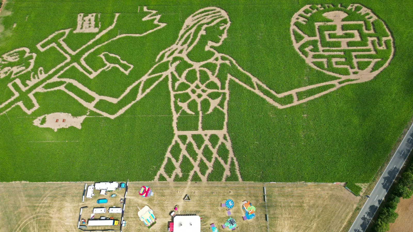 Maislabyrinth - per GPS gesätes Kunstwerk (Foto: Matthias Bein/dpa)