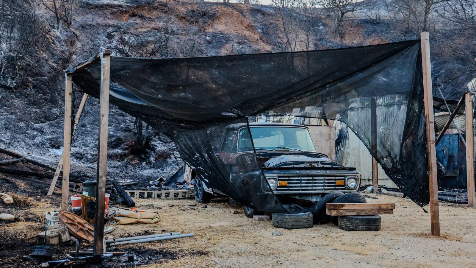 Das „Canyon Fire“ zerstörte nach Angaben der Behörden mindestens sieben Gebäude. (Foto: Amy Katz/ZUMA Press Wire/dpa)
