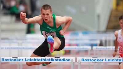 „Dancing in the Rain“: Mit neuem Kreisrekord sprintet Lukas Kleinschrodt über 110 Meter Hürden auf Rang 4 bei den Deutschen Meisterschaften. (Foto: Theo Kiefner)