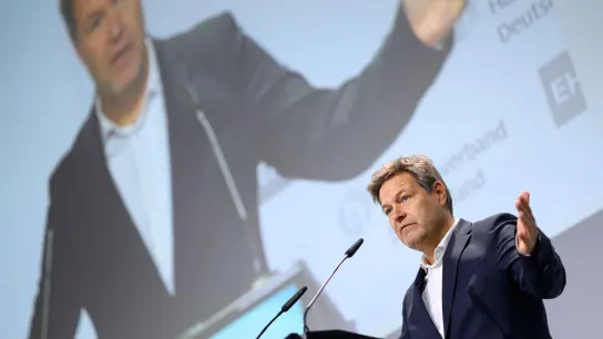 Bundeswirtschaftsminister Robert Habeck (Bündnis 90/Die Grünen) spricht beim Handelskongress 2022. (Foto: Bernd von Jutrczenka/dpa)