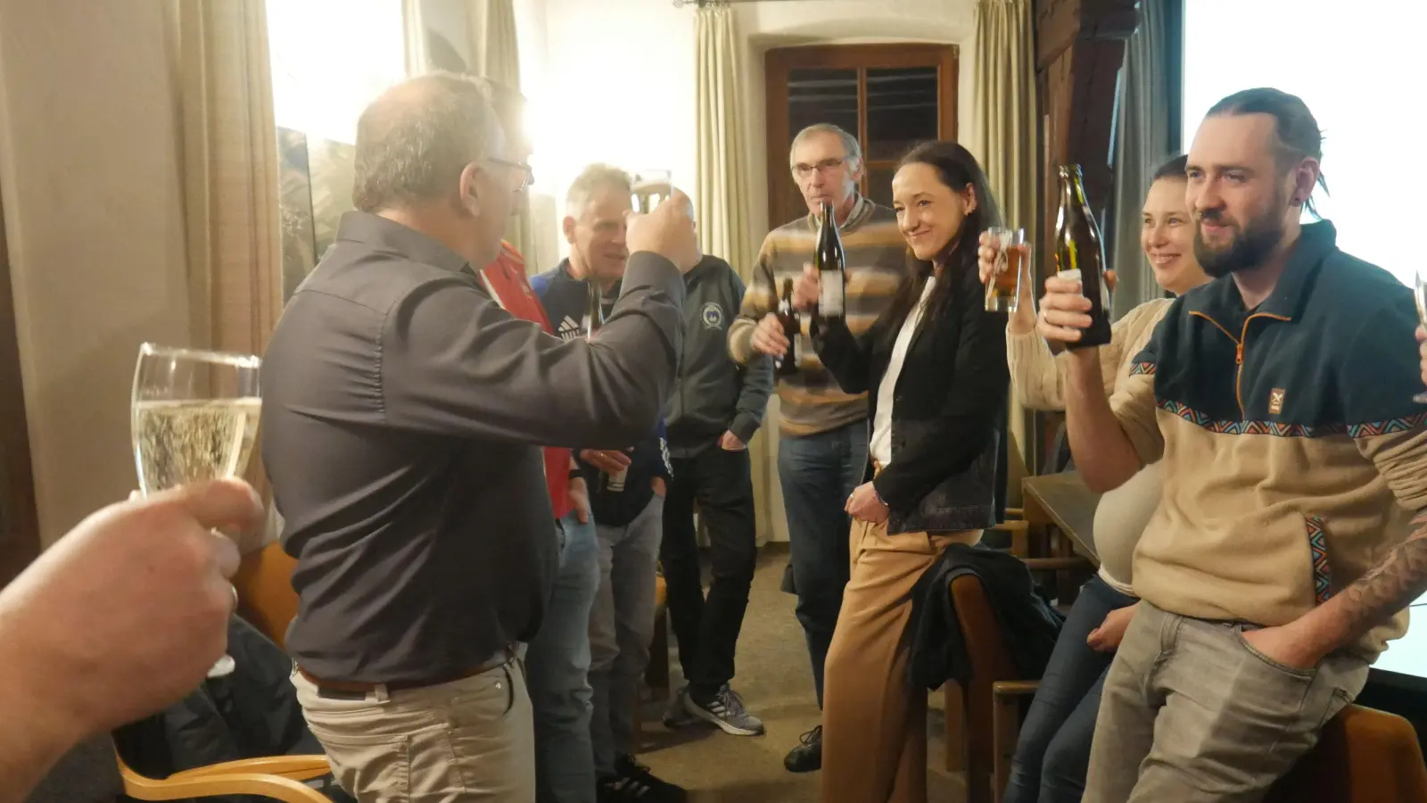 Bürgermeister Luther begrüßte die Neubürgerinnen und Neubürger gemeinsam mit den Gemeinderäten und Vereinsvertretern, in einer kleinen, aber persönlichen Runde, im Rathaus. (Foto: Martina Hinkelmann)
