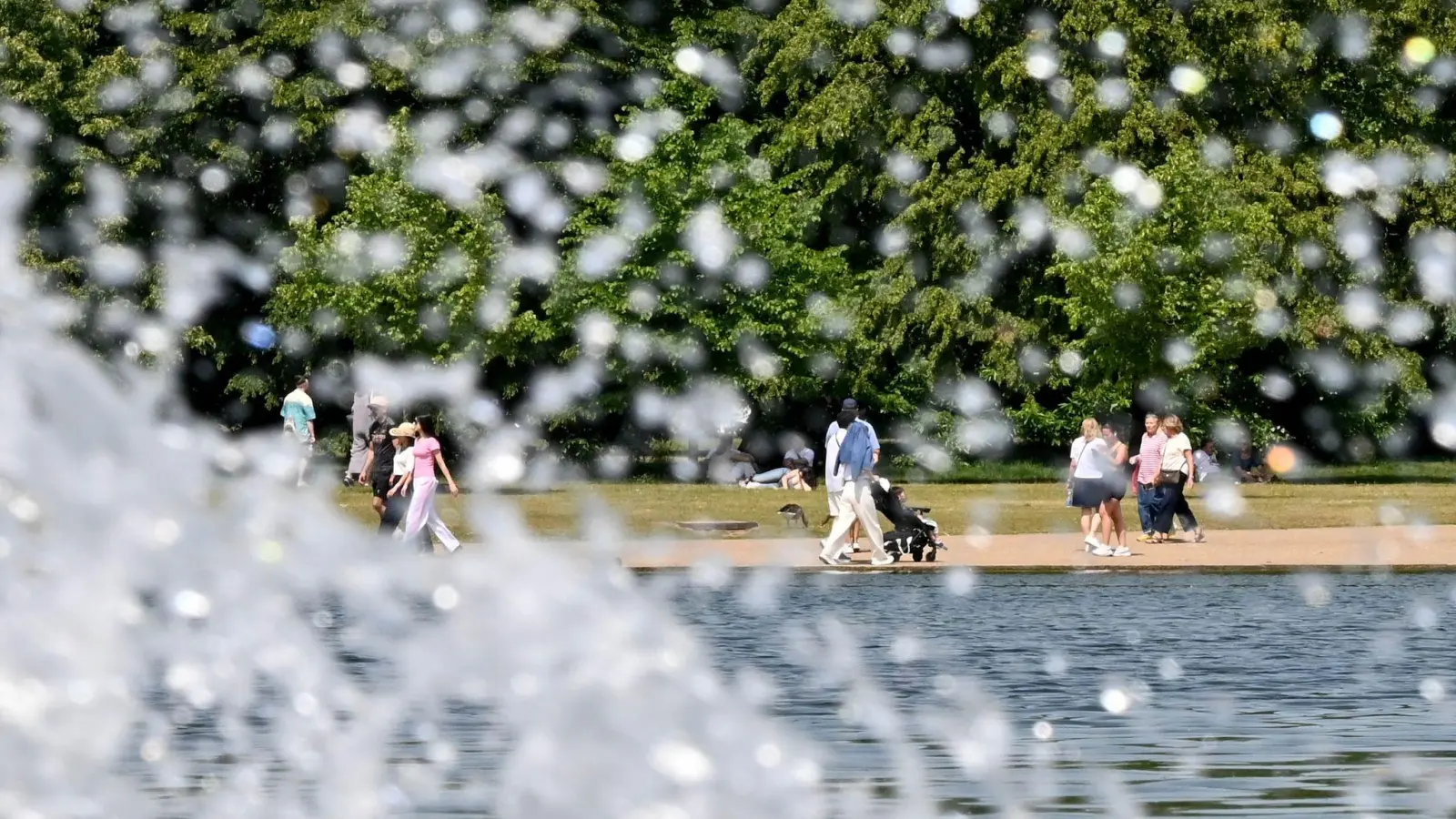 In Großbritannien ist es so warm wie noch nie seit Beginn der Aufzeichnungen. (Foto: Anna Ross/dpa)
