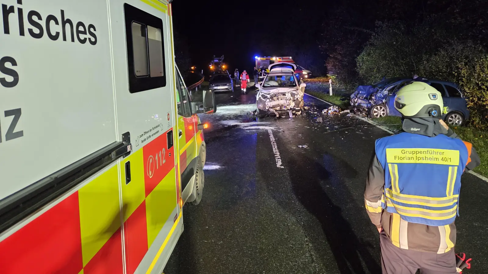 Die Autos wurden durch den Frontalzusammenstoß schwer beschädigt. (Foto: Rainer Weiskirchen)