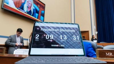 Eine Uhr zeigt die verbleibende Zeit bis zu einem Regierungsstillstand an. (Foto: Jacquelyn Martin/AP)