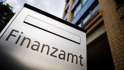 Wenn dem Finanzamt neue Tatsachen oder Beweise bekanntwerden, darf es auch bereits bestandskräftige Steuerbescheide noch einmal ändern. (Foto: Christoph Soeder/dpa/dpa-tmn)