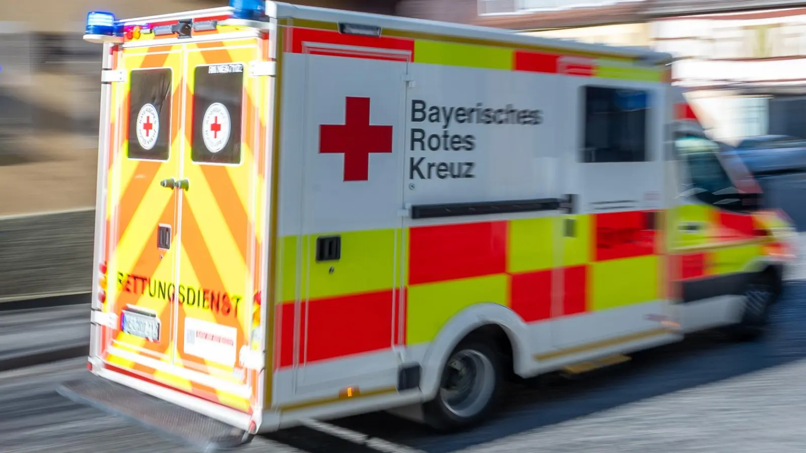 Die Verletzten wurden in ein Krankenhaus gebracht. (Symbolbild: Mirko Fryska)