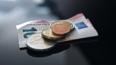 Der allgemeine gesetzliche Mindestlohn in Deutschland soll zum 1. Januar 2024 von 12,00 auf 12,41 Euro und zum 1. Januar 2025 auf 12,82 Euro steigen. (Foto: Marijan Murat/dpa)