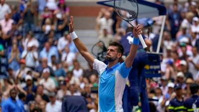 Novak Djokovic ist erneut ins Halbfinale bei den US Open eingezogen. (Foto: Seth Wenig/AP/dpa)