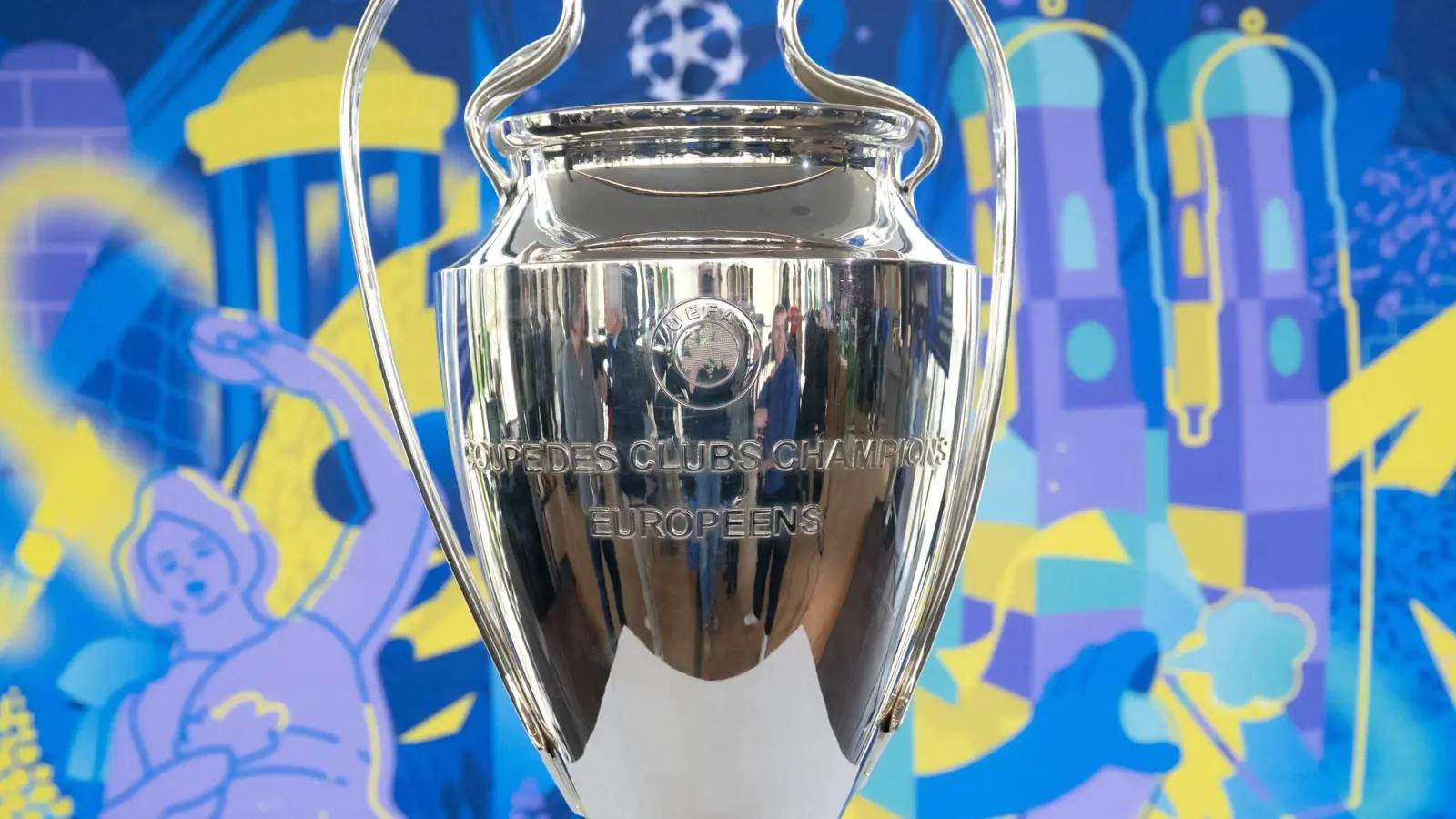 In München wird um den wichtigsten Pokal im Vereinsfußball gespielt. (Foto: Sven Hoppe/dpa)