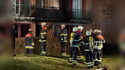 Bei dem Brand in einem Hamburger Pflegeheim kam für einen Mann jede Hilfe zu spät.  (Foto: Domenic Schmidt/NEWS5/dpa)