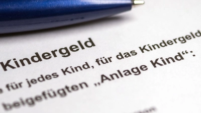  In mehreren Stufen soll das Kindergeld künftig „proaktiv“ ausbezahlt werden - ohne Antrag, also ohne Papierkram. (Symbolbild) (Foto: Jens Büttner/dpa-Zentralbild/dpa)