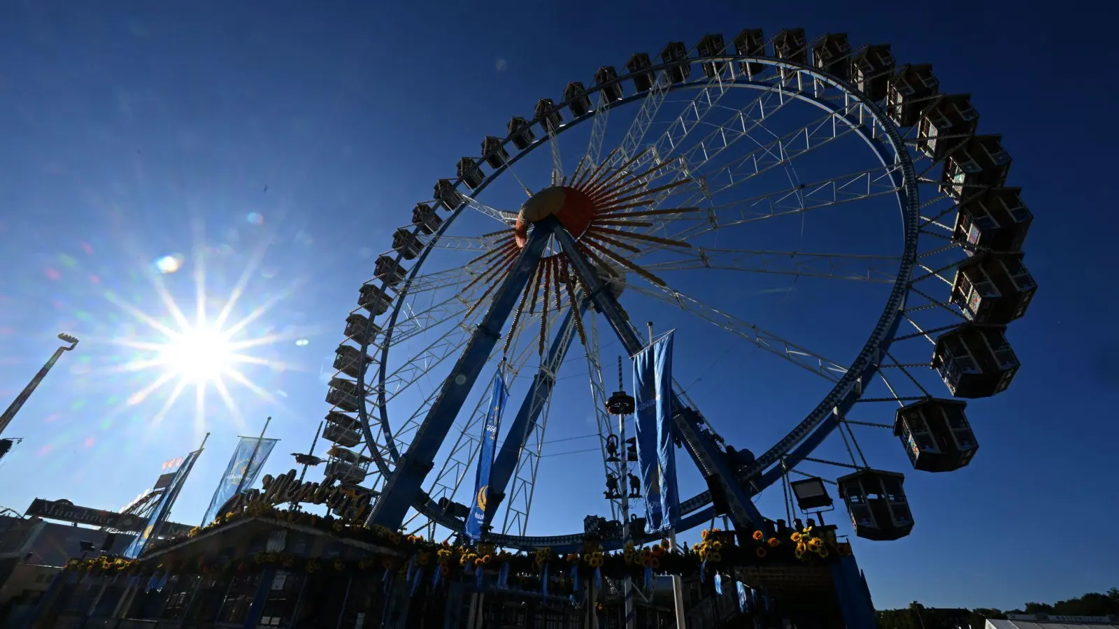 Am Samstag startet die Wiesn - voraussichtlich bei Kaiserwetter. (Foto: Felix Hörhager/dpa)