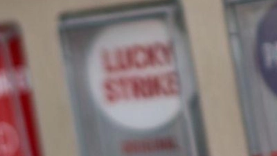 In Franken erbeuteten Unbekannte mit der Sprengung eines Zigarettenautomaten Geld und Ware im Wert von 1.500 Euro. (Symbolbild) (Foto: Jan Woitas/dpa)