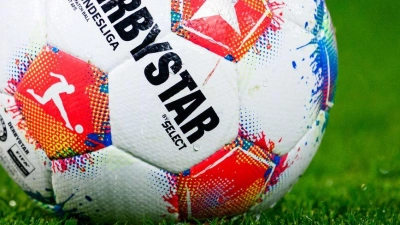 Der 1. FC Schweinfurt verpflichtet Jermaine Jones als neuen Trainer. (Archivbild) (Foto: Tom Weller/dpa)