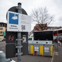 An den Plänen der Staatsregierung, die Regeln für Videoüberwachung zu entschärfen, hagelt es Kritik. (Archivbild)  (Foto: Daniel Vogl/dpa)