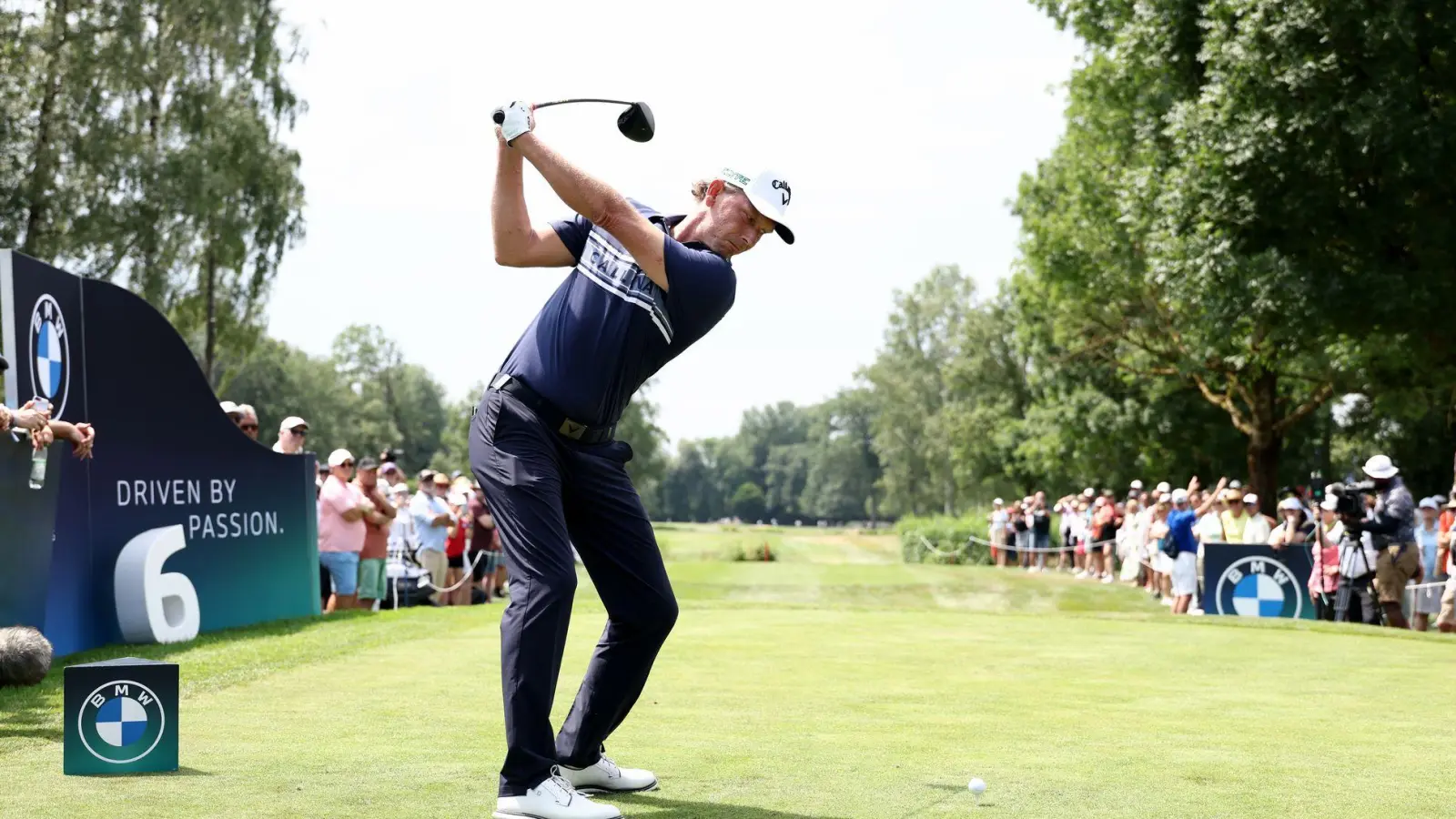 Marcel Siem freut sich über einen starken zweiten Tag in München. (Foto: Daniel Löb/dpa)