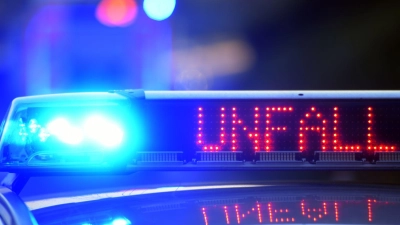 Wegen eines Unfalls ging am Dienstagabend auf der A7 bei Feuchtwangen in südliche Richtung zeitweise nichts mehr.  (Symbolbild: Stefan Puchner/dpa)