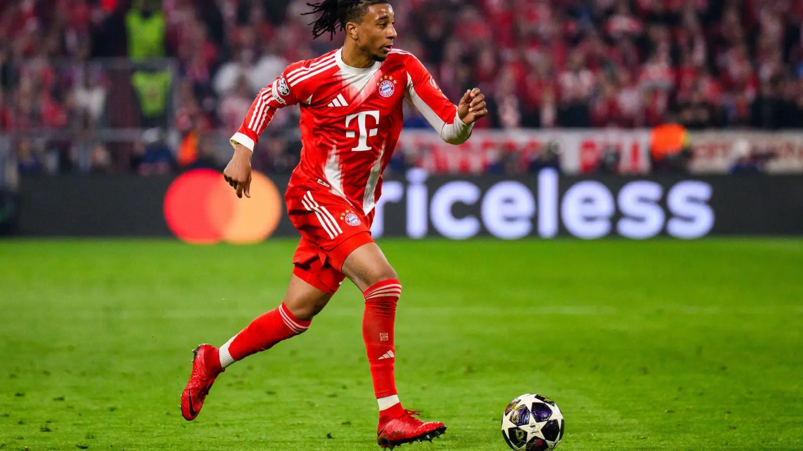 Michael Olise ist einer der derzeit besten Spieler auf der Welt. (Archivbild) (Foto: Tom Weller/dpa)