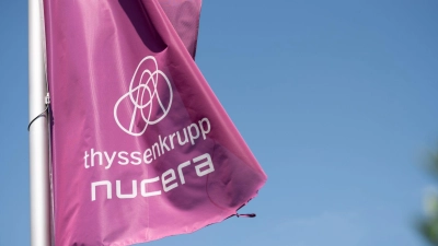 Thyssenkrupp Nucera sieht sich laut Vorstandschef Werner Ponikwar „als weltweit führender Anbieter von Wasserelektrolyse-Technologie für die Herstellung von grünem Wasserstoff“. (Foto: Fabian Strauch/dpa)