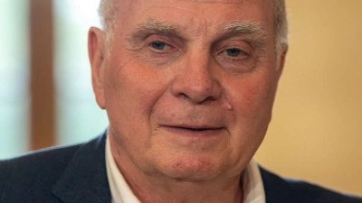 Uli Hoeneß meint, dass es mit Max Eberl nichts auszusprechen gebe. (Foto: Peter Kneffel/dpa)