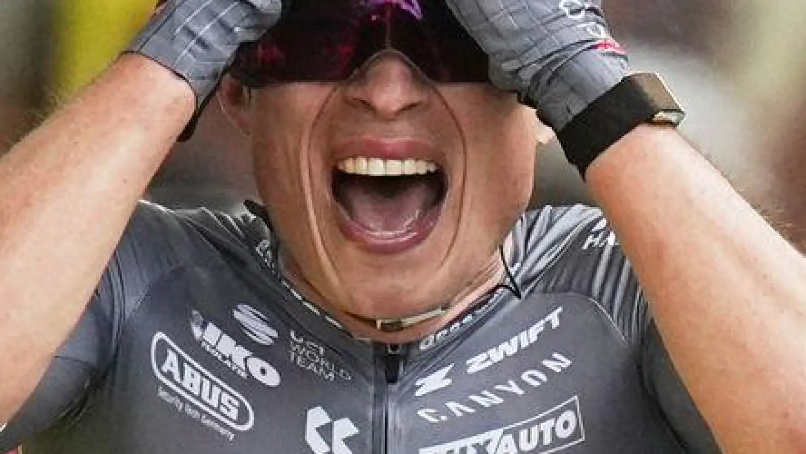 Jasper Philipsen gewann die Auftaktetappe der Tour de France. (Foto: Thibault Camus/AP/dpa)
