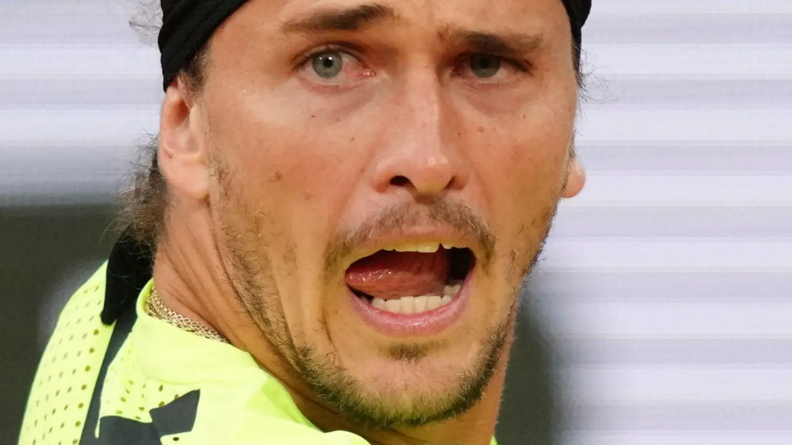 Alexander Zverev fliegt in Paris im Viertelfinale raus. (Foto: Aurelien Morissard/AP/dpa)