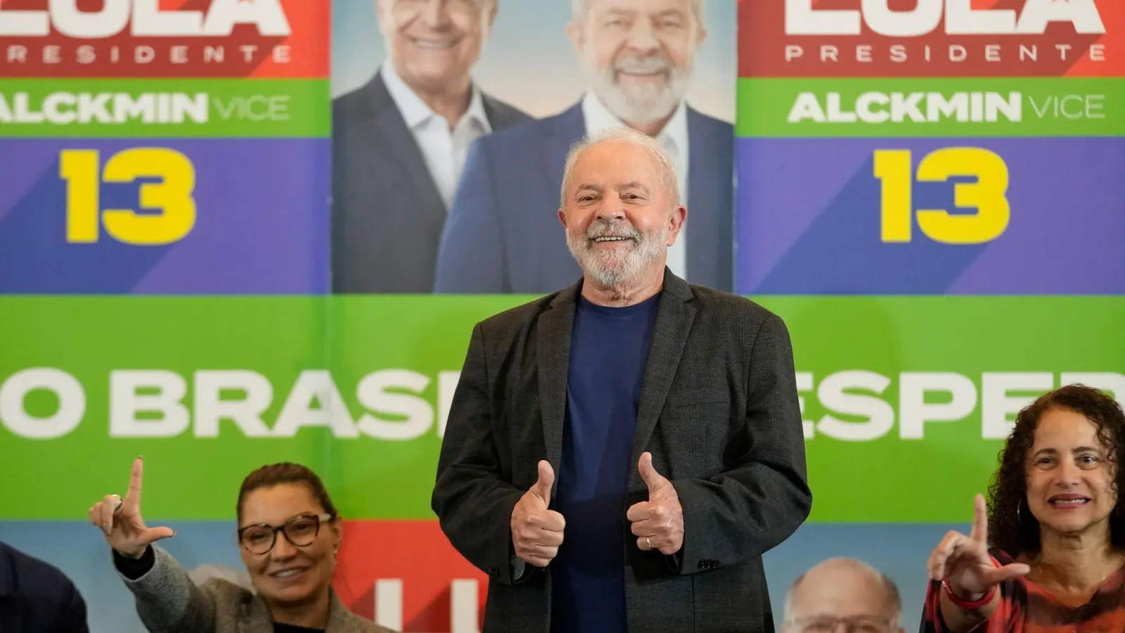 Brasiliens Ex-Präsident Luiz Inacio Lula da Silva, der für die Wiederwahl kandidiert, bei einer Wahlveranstaltung in Sao Paulo. (Foto: Andre Penner/AP/dpa)