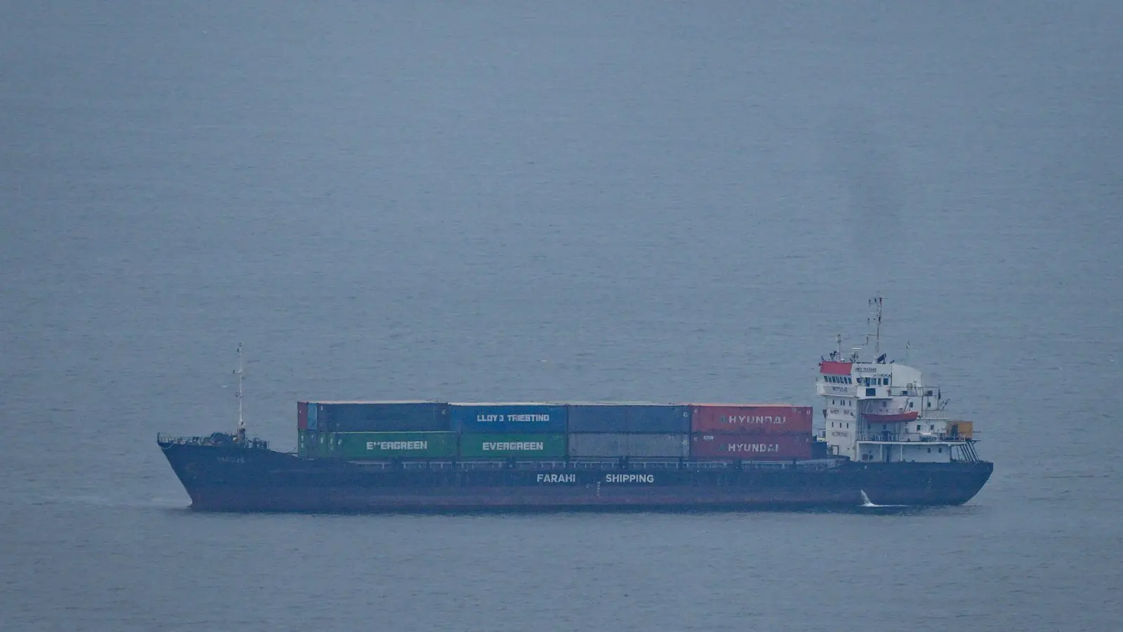 Die Behinderungen der Schifffahrt durch den Iran-Krieg belasten die Weltwirtschaft. (Foto: Uncredited/AP/dpa)