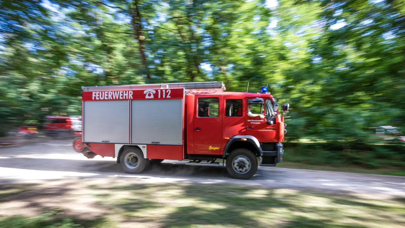 Ein Feuerwerkskörper löst auf rund 400 Quadratmetern einen Flächenbrand aus. (Symbolbild)  (Foto: Frank Hammerschmidt/dpa)
